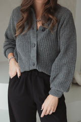 Strickjacke aus Wolle Grau